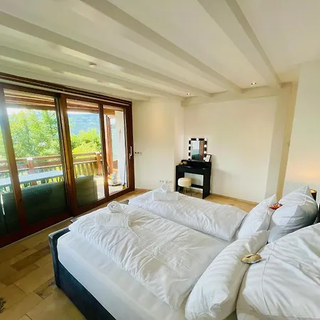 Panoramablick Mit Privatparkplatz, 2 Balkone Und 1,5 Baeder