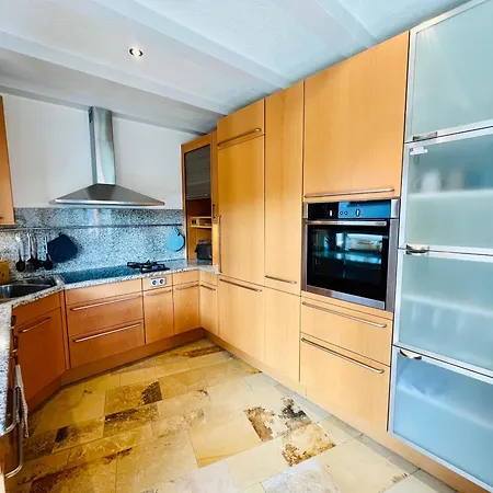 Panoramablick Mit Privatparkplatz, 2 Balkone Und 1,5 Baeder Appartement *