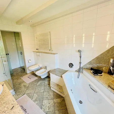 Panoramablick Mit Privatparkplatz, 2 Balkone Und 1,5 Baeder Appartamento Titisee-Neustadt