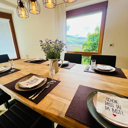 公寓 Panoramablick Mit Privatparkplatz, 2 Balkone Und 1,5 Baeder *