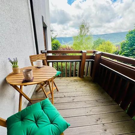 Panoramablick Mit Privatparkplatz, 2 Balkone Und 1,5 Bäder *