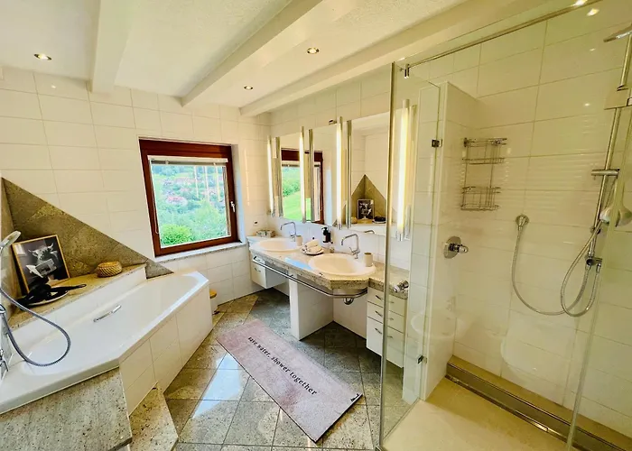 Panoramablick Mit Privatparkplatz, 2 Balkone Und 1,5 Baeder * Titisee-Neustadt