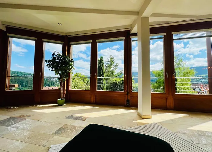 Panoramablick Mit Privatparkplatz, 2 Balkone Und 1,5 Baeder *